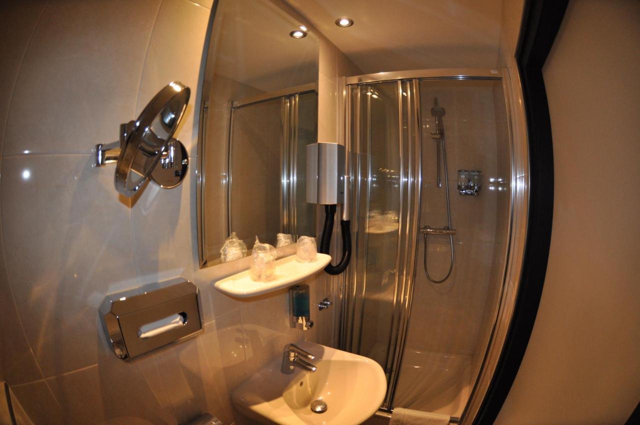 Budget Hotel Le Beau Rivage Middelburg Exteriör bild